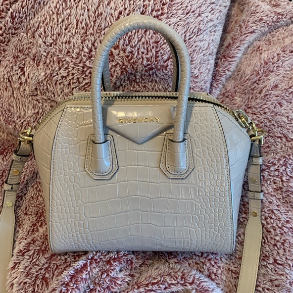 Givenchy Antigona mini bag in Dune - Picture 4 of 9